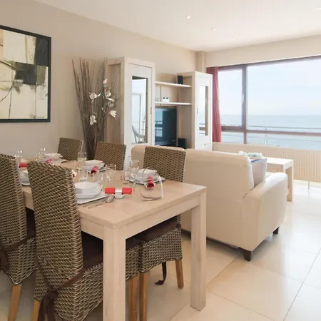 Splendid With Serene View Apartament *